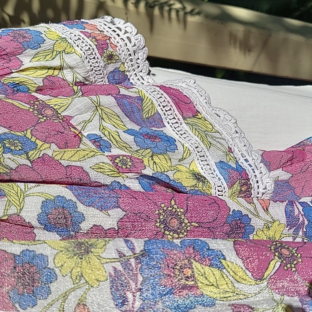 I.N. Studio Vibrant Floral Sheer Blouse 2x - Picture 3 of 4